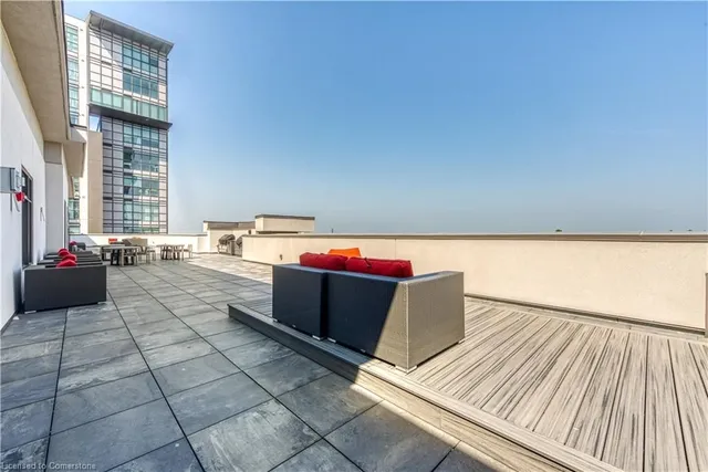 Additional image 37 of 460 Dundas St Unit 122