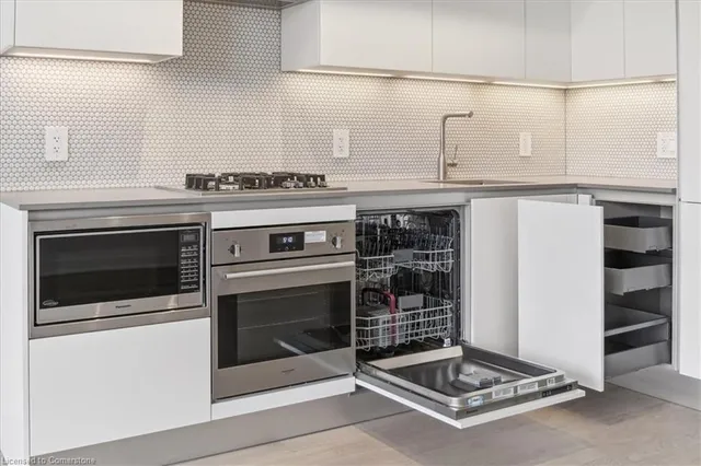 Additional image 8 of 2720 Dundas St Unit 515
