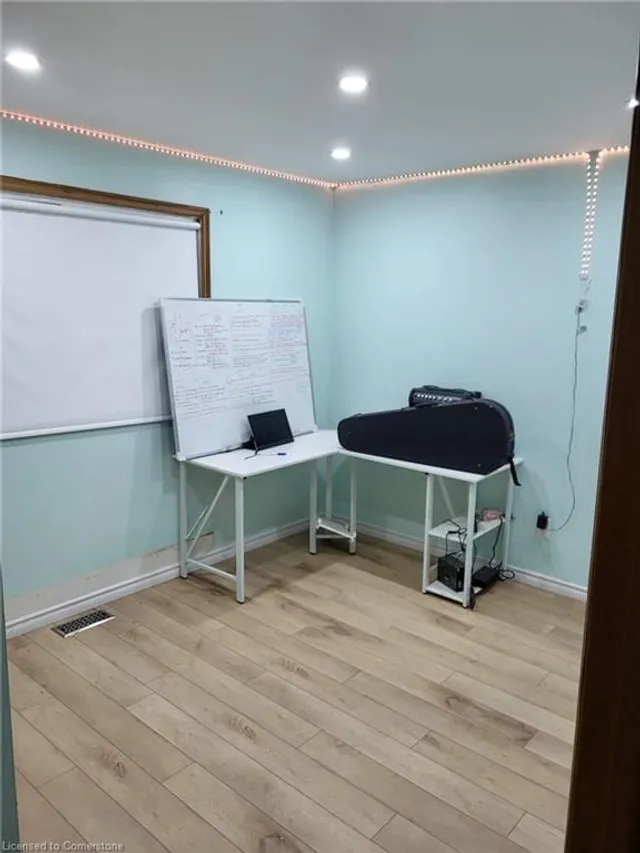 Additional image 11 of 11 Penny Lane