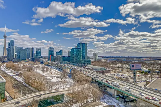 Additional image 24 of 51 East Liberty St Unit 1512