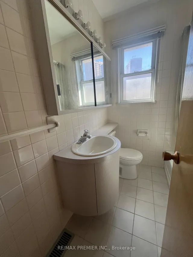 Additional image 11 of 129 Chalkfarm Dr