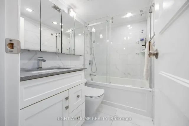 Additional image 10 of 151 La Rose Ave Unit 807