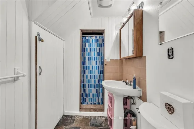 Additional image 32 of 39 Bland Ave