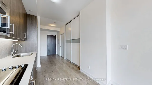 Additional image 11 of 297 College St Unit 815