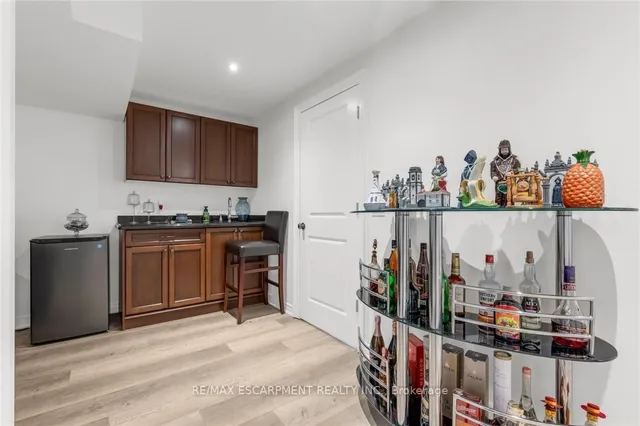 Additional image 36 of 1705 Upper Wellington St