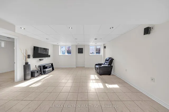 Additional image 34 of 12 Hardgate Cres