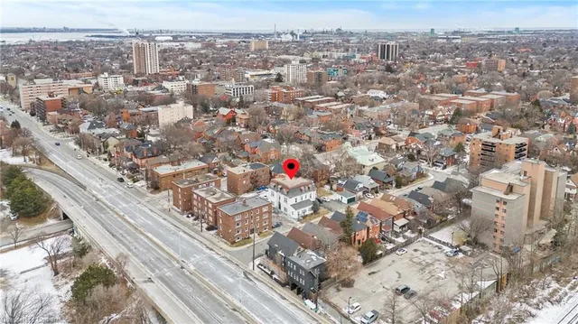 Additional image 39 of 17 Webber Ave