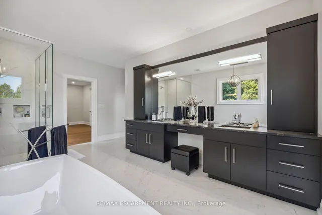 Additional image 20 of 60 Garden Ave