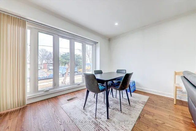 Additional image 16 of 12 Restever Gate