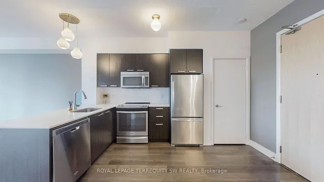 Additional image 8 of 30 Roehampton Ave Unit 1001