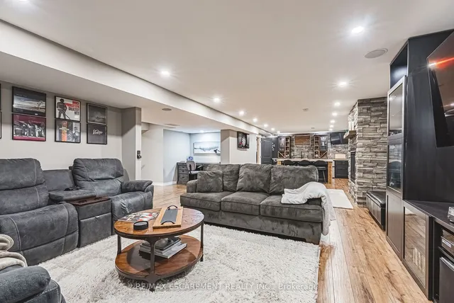 Additional image 36 of 35 GRETI Dr