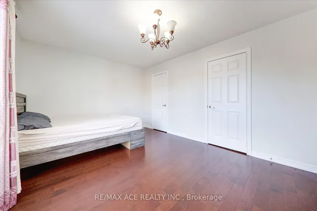 Additional image 23 of 27 Village Lake Cres