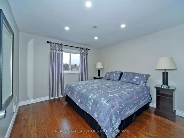 Additional image 17 of 22 Caronia Sq