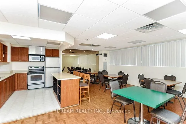 Additional image 32 of 3700 Kaneff Cres Unit 202