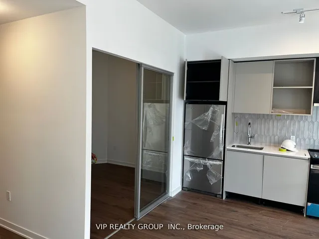 Additional image 10 of 393 Dundas St