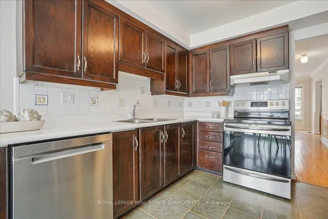 Additional image 19 of 2076 Pelee Blvd