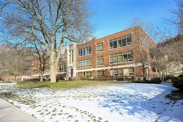 Additional image 36 of 397 King St Unit 205