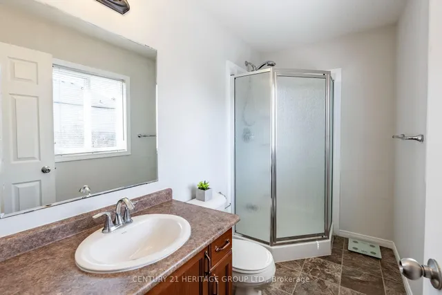 Additional image 32 of 382 Woodbine Ave