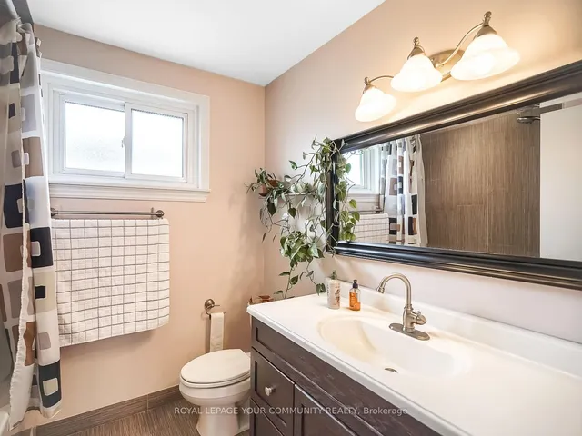 Additional image 19 of 46 Fontainbleau Dr