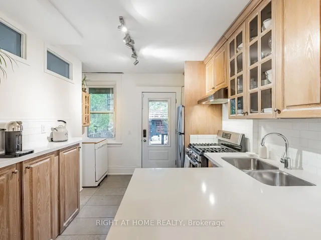 Additional image 11 of 547 Saint Clarens Ave