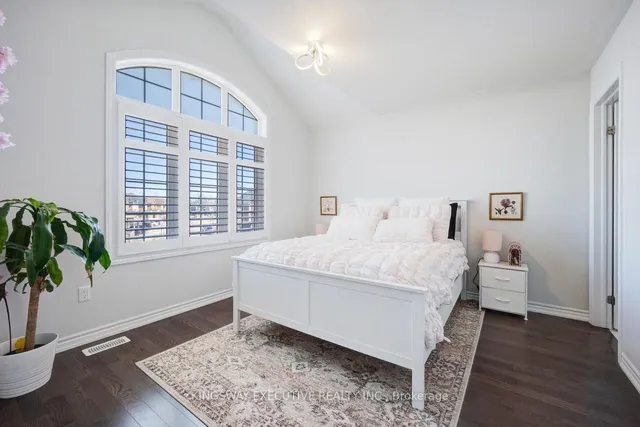 Additional image 25 of 12 ACTION Dr