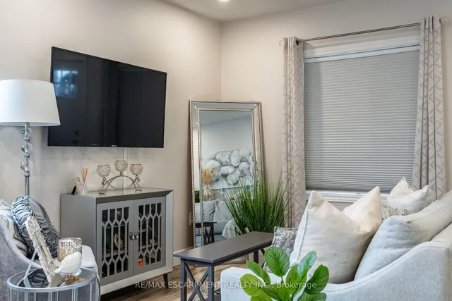 Additional image 8 of 925 Garth St