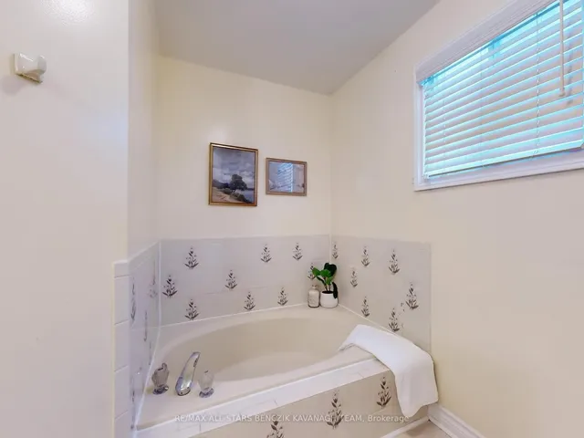 Additional image 15 of 33 Evenwood Ave