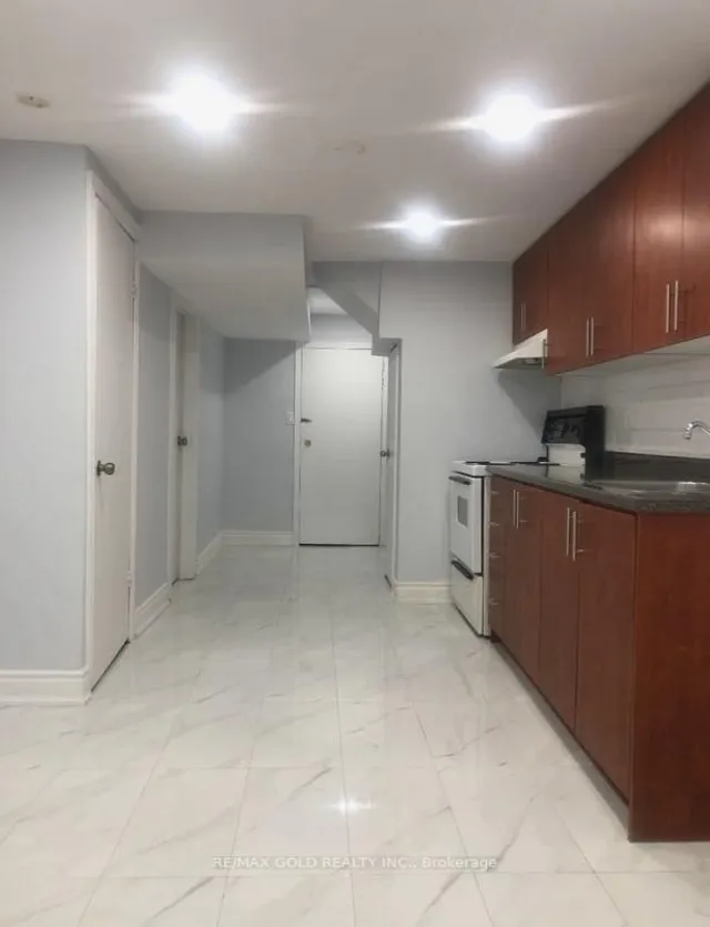 Additional image 10 of 7500 Goreway Dr Unit 86