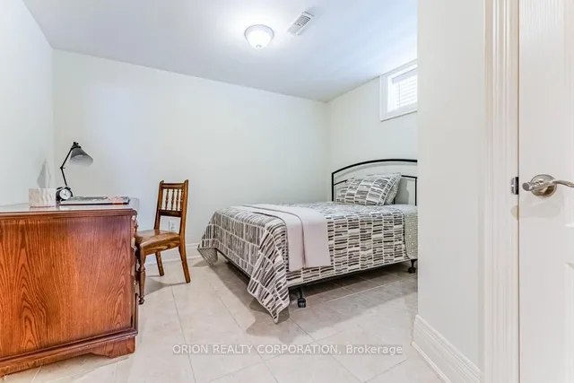 Additional image 28 of 293 La Rose Ave