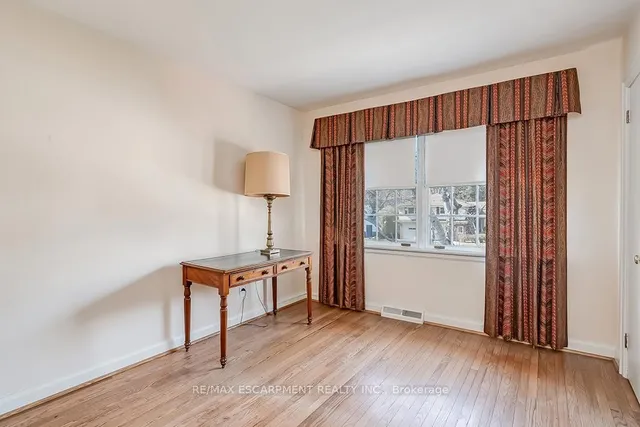 Additional image 32 of 359 Rosslyn Dr