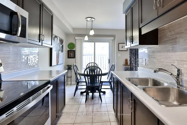 Additional image 11 of 104 Frances Ave Unit 11