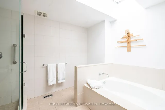 Additional image 19 of 165 Sherwood Ave