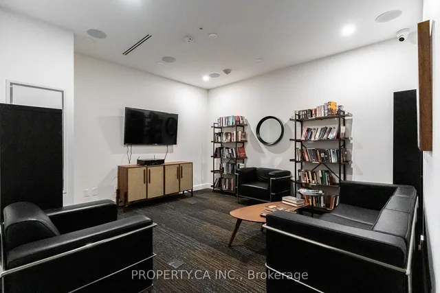 Additional image 9 of 38 Howard Park Ave Unit 212