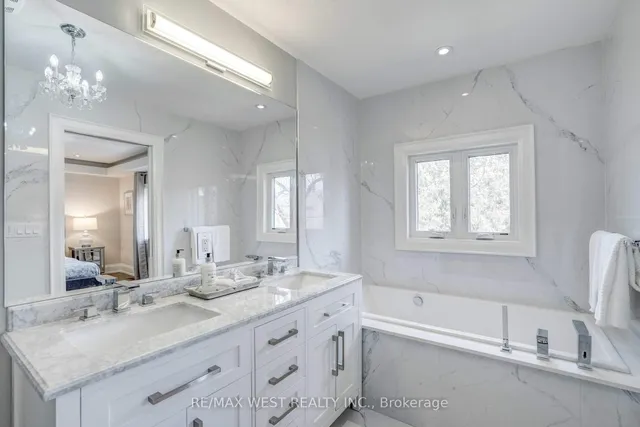 Additional image 11 of 352B Lawrence Ave