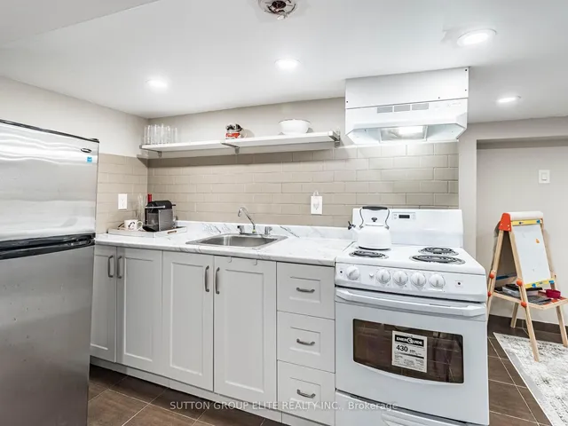 Additional image 37 of 461 Donlands Ave