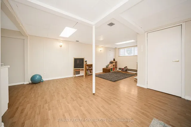 Additional image 36 of 26 Hercules Crt