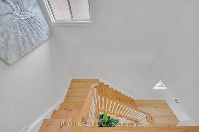 Additional image 21 of 18 Tessler Cres