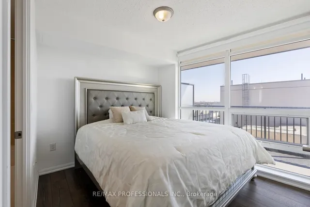 Additional image 14 of 800 Lawrence Ave Unit 1014