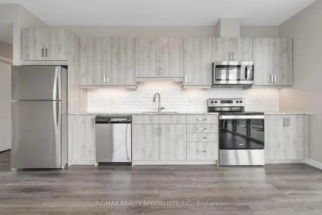 Additional image 7 of 60 Charles St W St Unit 308