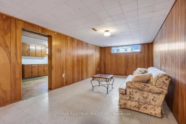 Additional image 31 of 51 Robroy Ave