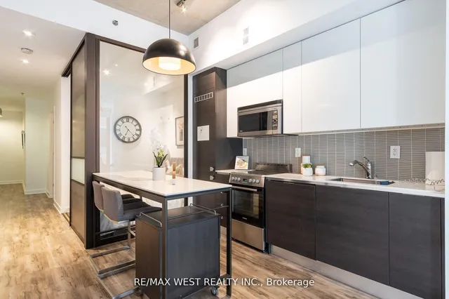 Additional image 10 of 8 Dovercourt Rd Unit 209