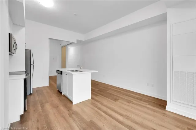 Additional image 12 of 460 Dundas St Unit 122