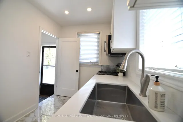 Additional image 10 of 905 Islington Ave