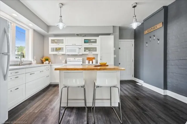 Additional image 14 of 43 Cedar St