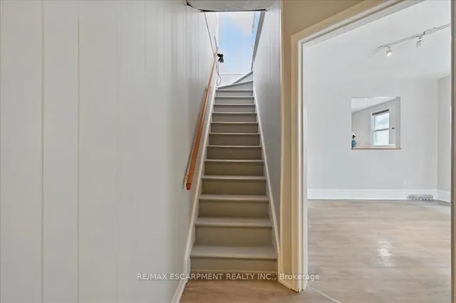 Additional image 18 of 15 Huron St