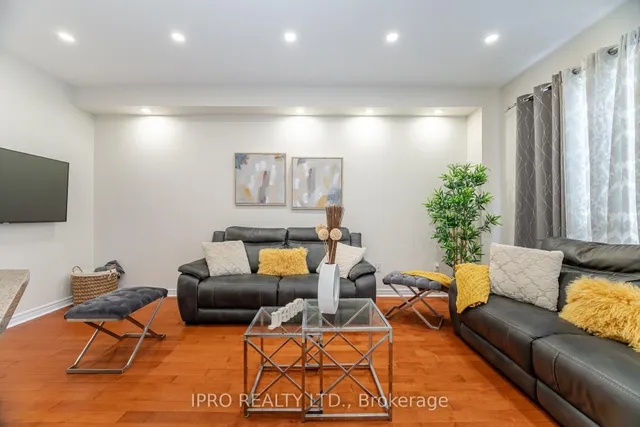 Additional image 18 of 803 Khan Cres