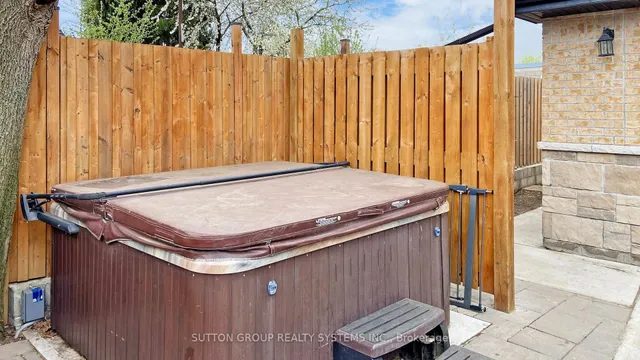 Additional image 19 of 48 Bicknell Ave