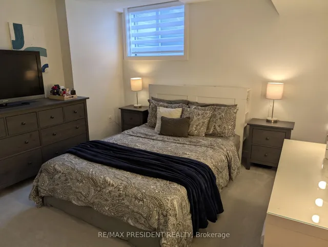 Additional image 16 of 590 North Service Rd Unit 14