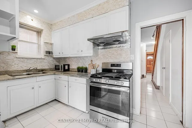 Additional image 12 of 1943 Dufferin St