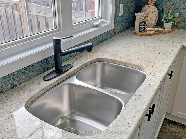 Additional image 16 of 652 Rayner Crt